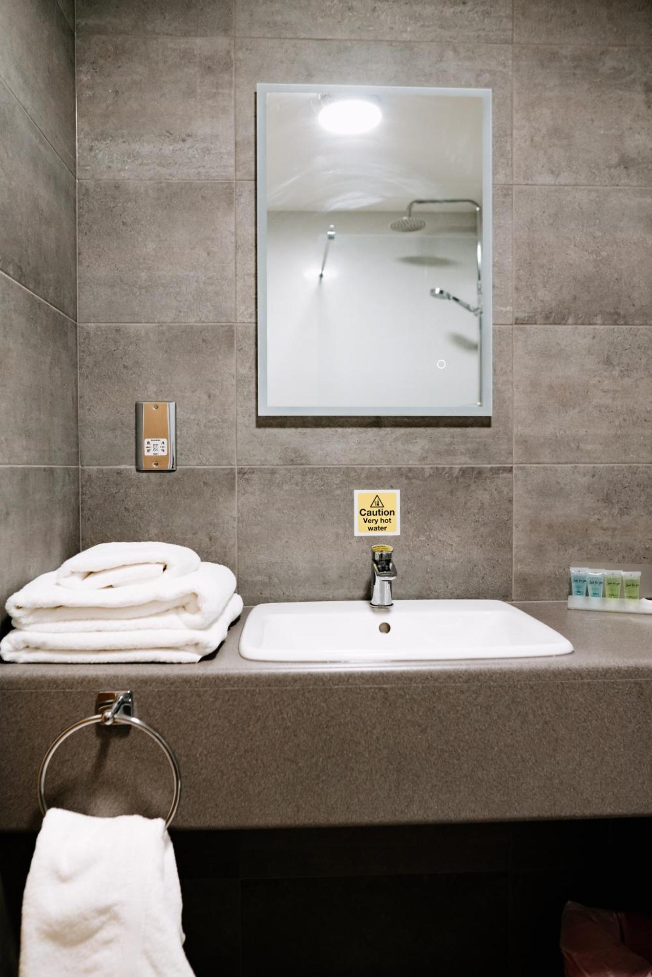 National Badminton Centre Lodge & Health Club Milton Keynes Bilik gambar